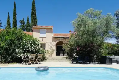 Image de Gîte 4-5 couchages tout confort piscine petit coin de paradis avec les cigales