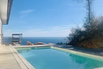 Image de Villa spacieuse vue Mer avec piscine
