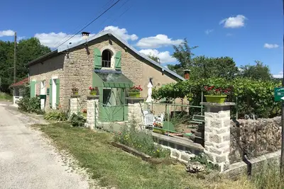Image de Gîte de Charme au Bord du Canal de Bourgogne, au Pied du Site D'alésia, 4 Places