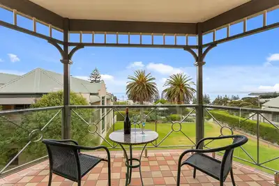 Image de Vista Paradiso - Sorrento Village Townhouse  - Amazing Views