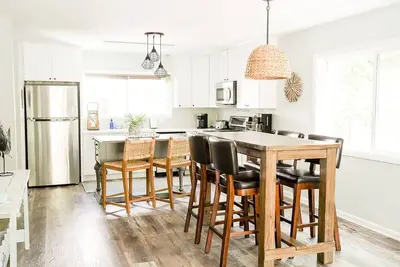 Image de Fall Special | 1 block to beach and restaurants!