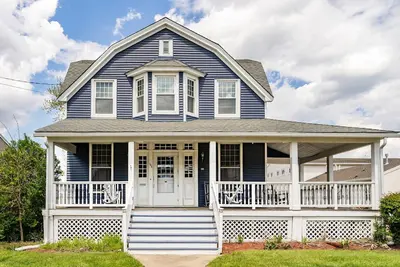 Image de Tren105 | Lakefront Classic Shore Colonial w/ new wrap around porch & deck, 2 blocks to it all!