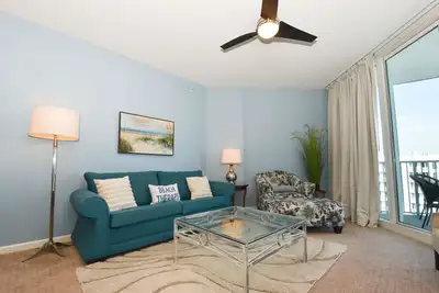 Image de Cozy condo w/ Vibrant Amenities & Zero-Entry Lagoon Pool