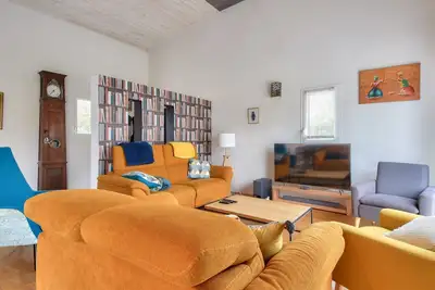 Image de Maison moderne avec jardin pour 12 personnes