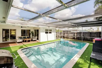 Image de Modern Oakland Park Gem –Private Pool-Free Parking-Long Term Stays