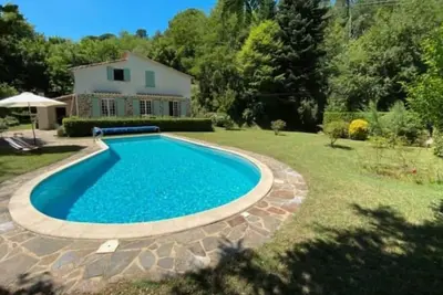 Image de Magnifique Villa avec piscine dans un milieu verdoyant proche des commodités