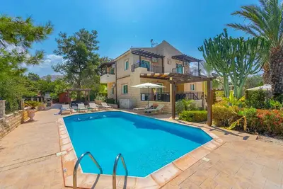 Image de Pine retreat - Quatre Chambres Villa, Couchages 8