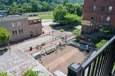 Image de Luxurious Downtown Waterfront Loft w/ Balcony