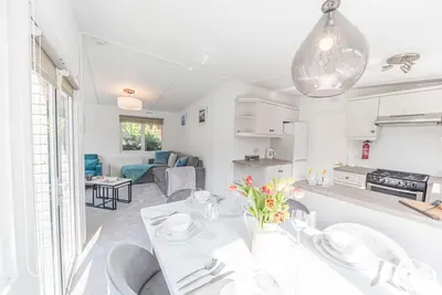 Image de Comfortable, well located lodge at popular White Cross Bay Holiday Park with access to the Lake
