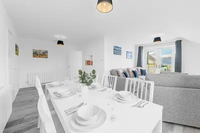 Two minute walk from the World of Beatrix Potter, apartment with parking