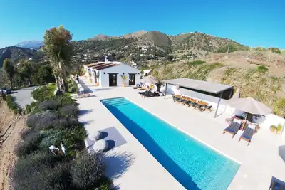 Villa en Cómpeta con Piscina e Impresionantes Vistas