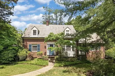 Image de 3 Bedroom-2. 5 Bath in Bethesda, near Chevy Chase, Dc Area