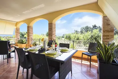 Image de ClickSardegna Villa entourée de verdure, grands jardins, jusqu'à 18 personnes