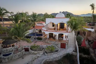 Image de Casa de las Sonrisas - Beachfront Oasis w/ Pool