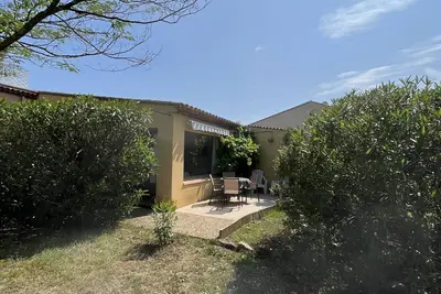 Image de Berlinette - Gîte atypique 4 personnes à 5mn d'Uzès ambiance automobile