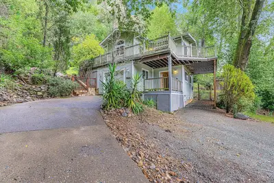 Image de Private forest retreat across the road from Russian River, close to wineries