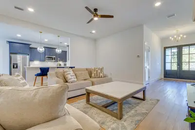 Image de Modern Gulf Breeze Home w/ Patio: 13 Mi to Beach!