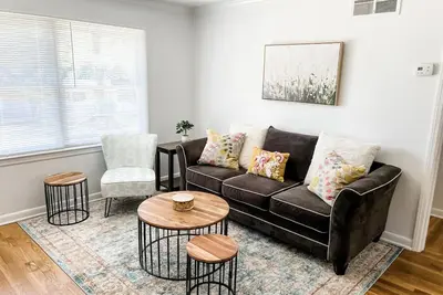 Image de Enchanting Apt, ideal for long stays, Savannah!