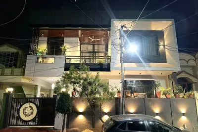 Image de The Yellow Door: Friendly 5 Star 2200²ft Independent, Modern Cozy & Central Home
