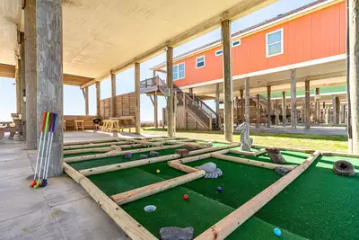 Image de Beachfront Nerf Wars Mini Golf Pickleball Karaoke Arcade Games 2 king en-suites