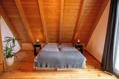 Image de Peaceful Village Oasis | Fireplace | Garden | Parking | Wi-Fi | Essentials