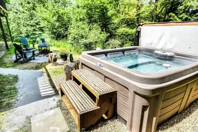 Image de Chalet Boreal - Private Hot Tub, Lake, Kayaks, Pool Table, Incredible Retreat!