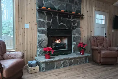 Image de Raccoon House & Spa. Scandinavian style retreat w/ sauna and hot tub.