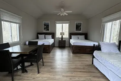 Image de Wood View Cabins that sleep up to six people.