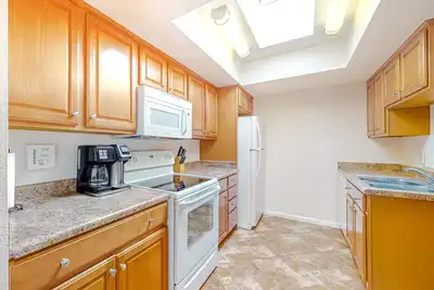 Dog-friendly desert stay with pool, hot tub, athletic courts, patio, & W\/D