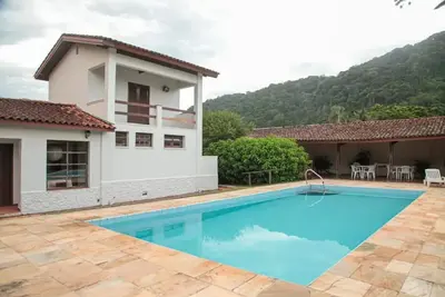Image de Casa no Guarujá com Piscina 400m Praia do Guaiuba