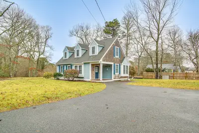Image de South Yarmouth Home w/ Gas Grill < 2 Mi to Beaches