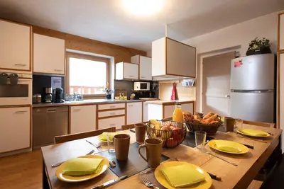 Image de Chalet confortable avec cheminée, animaux acceptés, parking, wifi gratuit