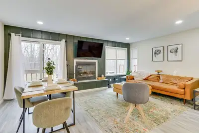 Image de East Stroudsburg Townhouse < 1 Mi to Ski Area!