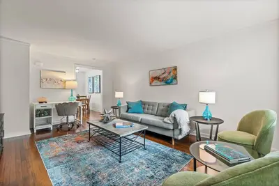 Image de Sleeps 6, 3 Queen Beds, Centrally Located, Near Downtown Kc & County Club Plaza