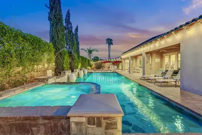 Image de Arundel: Pool, Spa, Pool Table, Putting Green!