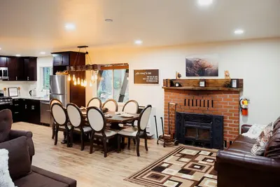 Image de 6 bedrm cabin in Tahoe remodelled, a haven designed for tranquility you desire