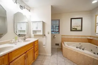 Image de A Quiet, Spacious and Private 4 Bedroom house for family reunion and getaway.