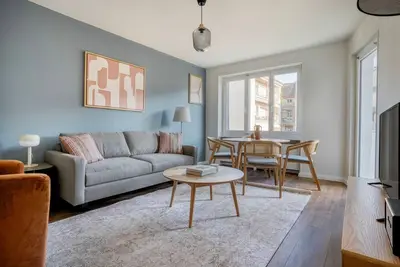 Image de Sweet Iselin 2br w/ Private W/D, 1 min to Market, by Blueground
