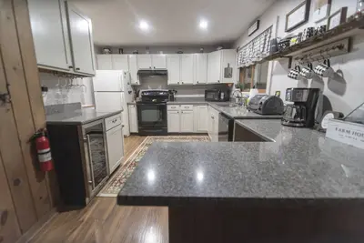 Image de 2 Minutes to Mount Snow, Sleep 8, Sauna, 30 min. to Stratton, 45 to Bromley.