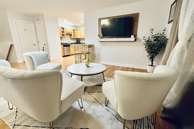Image de Beautiful two-story home close to downtown worcester 5beds-4bedroom