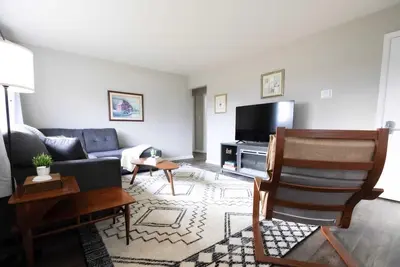 Image de Charming Home in Berea | Private Garage| Smart Tv!