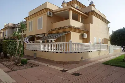 3 Bed, 2 Bath Town house, Aircon, Wifi, Communal pool, Park and Sports area