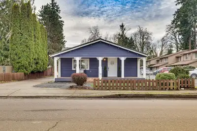 Image de Charming Stayton Home w/ Deck + Smart Tv!