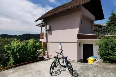 Image de Maison de vacances tranquille avec bain moussant