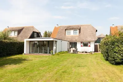Holiday home Buitenplaats 17 in Callantsoog. Suitable for 7 people with 4 bedrooms and 2 bathrooms