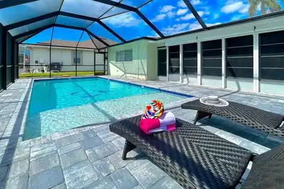 Image de Tranquil Poolside Getaway: Dive into Relaxation!