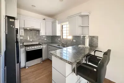 Image de Sleek Downtown Escape with Private Parking