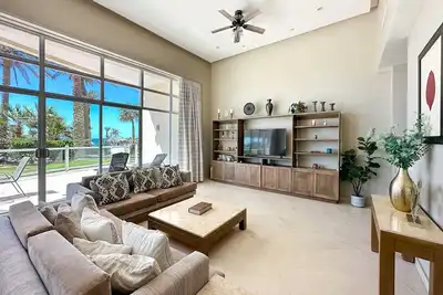 Image de Splash into Style Ground Floor Poolside Condo #103