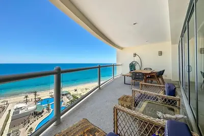 Image de Serenity by the Sea Stunning Beachfront Condo #1003