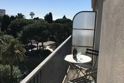 Image de Charming and cosy fully renovated flat, in the luxurious district near the sea